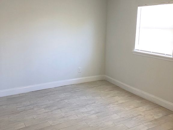 2nd image of 2117 Chrysler Ave