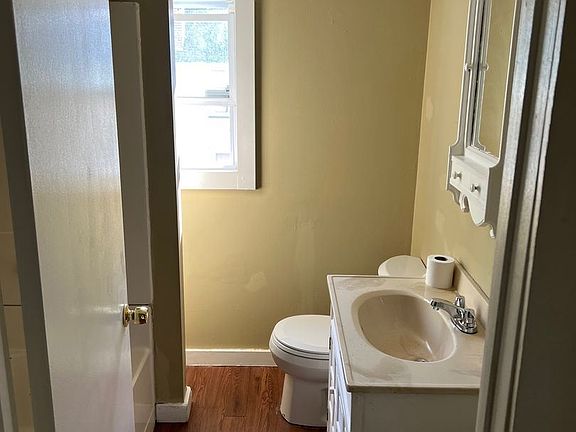 5th image of 2444 Wilcox St
