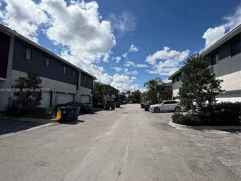 4631 SW 32nd Ave #4C — Photo 3