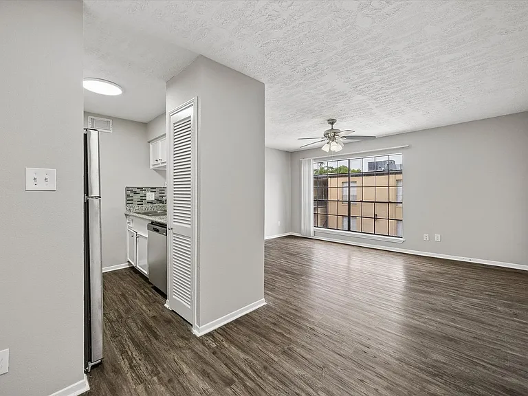 Emerson Street Apartments — Photo 8