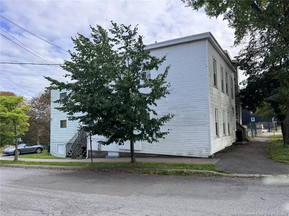 105 Victoria St, Saint John, NB E2K 1L5