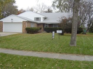 633 Pinecroft Dr, Roselle, IL 60172