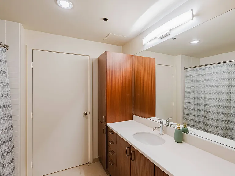 1x1 | Bath
