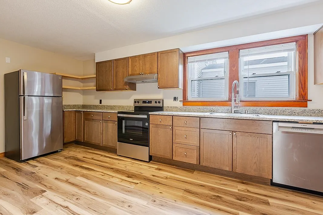 3 bed, 2.0 bath, 1425 sqft, $2,200 — Photo 4