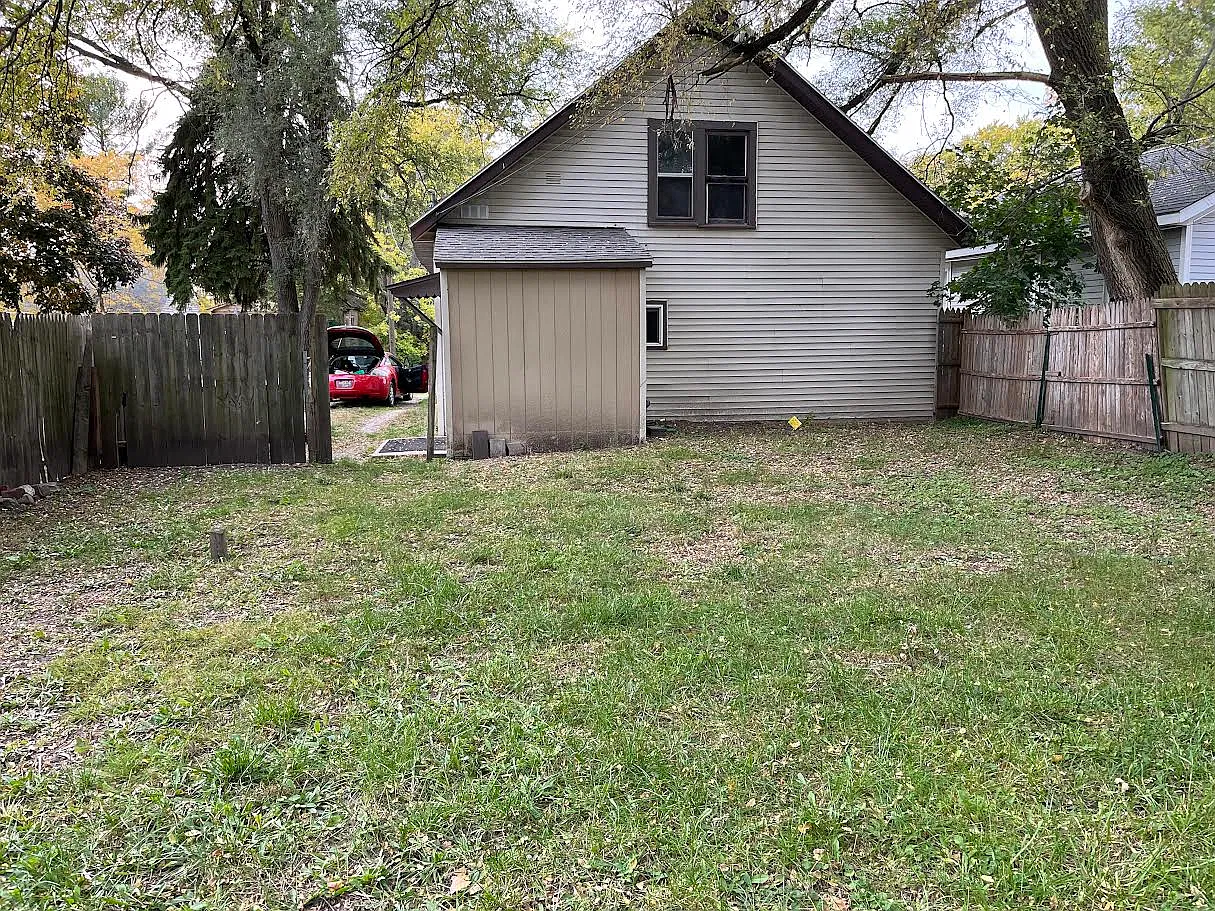 3 bed, 1200 sqft, $1,550 — Photo 3