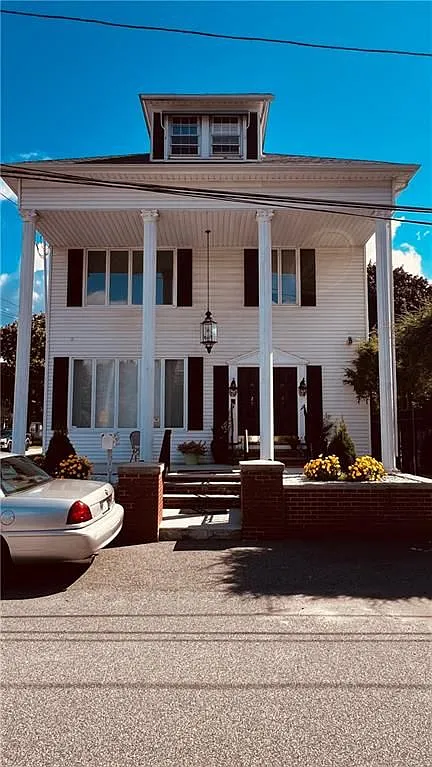 2 bed, 1.0 bath, 1260 sqft, $2,000 — Photo 1