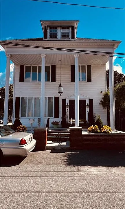 27 Baird Ave