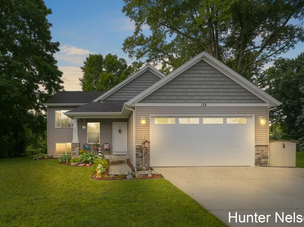 184 Grove St, Sparta, MI 49345