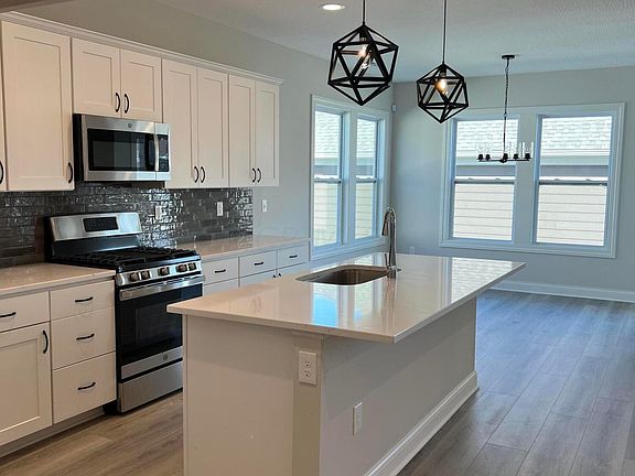 5th image of 354 Village Ln