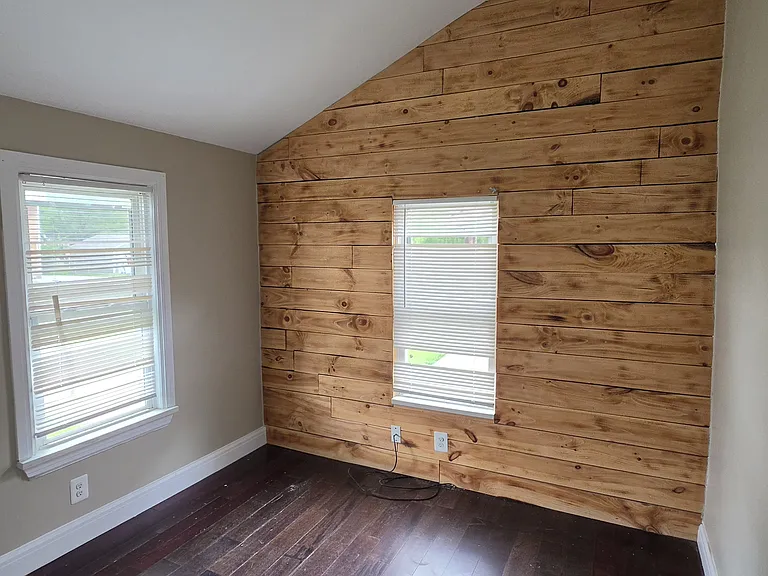 13501 Vernon Ave — Photo 4