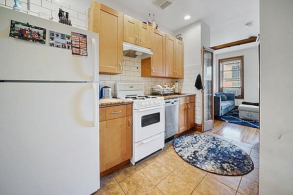 2nd image of 95 15th St #3F