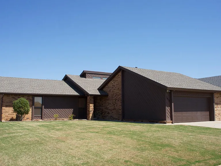 1419 Pickford Ln — Photo 4