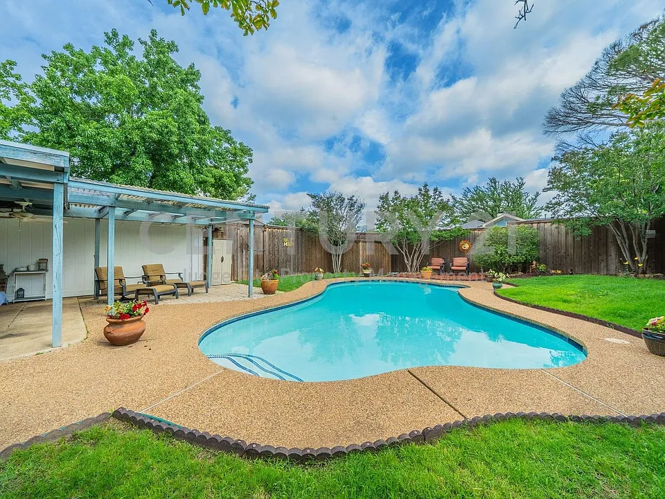 1605 Brighton Dr
