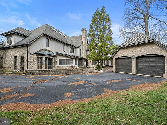 3rd image of 271 Troon Rd