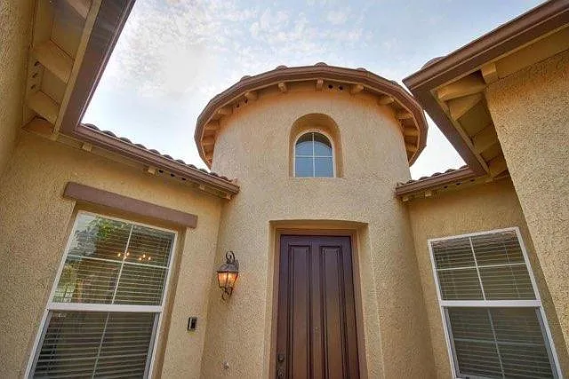 5 bed, 2632 sqft, $4,900 — Photo 3