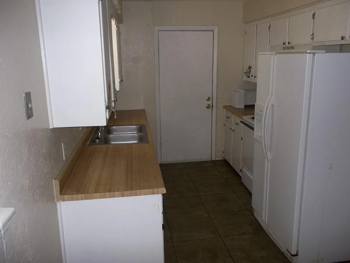 3 bed, 1000 sqft, $825 — Photo 3