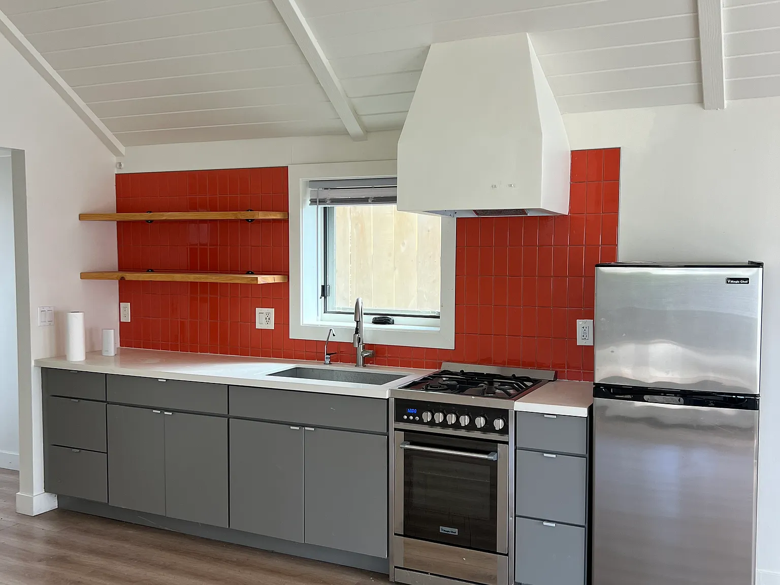 Studio, 580 sqft, $3,250 — Photo 4