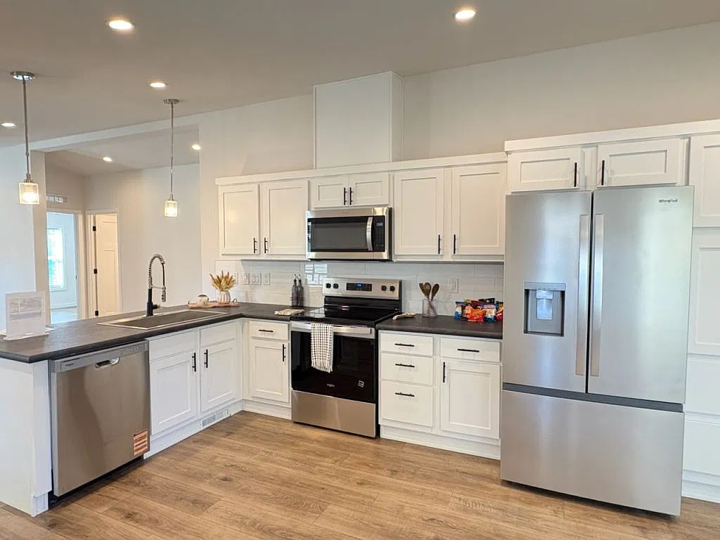 2 bed, 2.0 bath, 1286 sqft, $1,999 — Photo 3