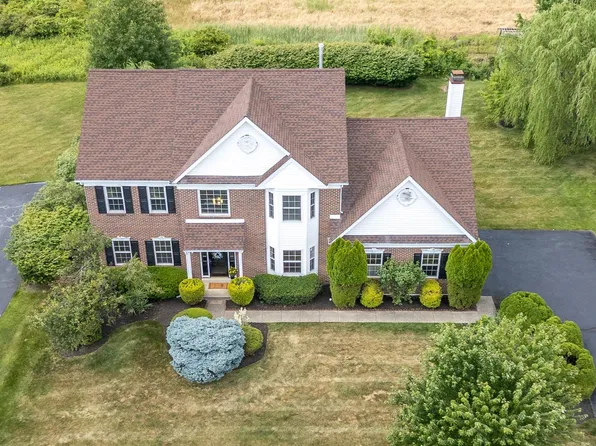 232 Tudor Dr, North Wales, PA 19454