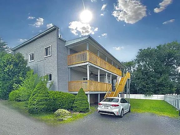 3rd image of 1202-1206 W Elm St #1W
