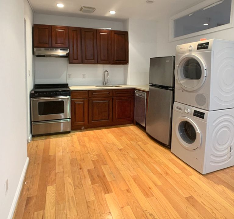 1st image of 526 E 6th St #4