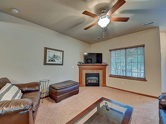4th image of 1576 Burr Dr