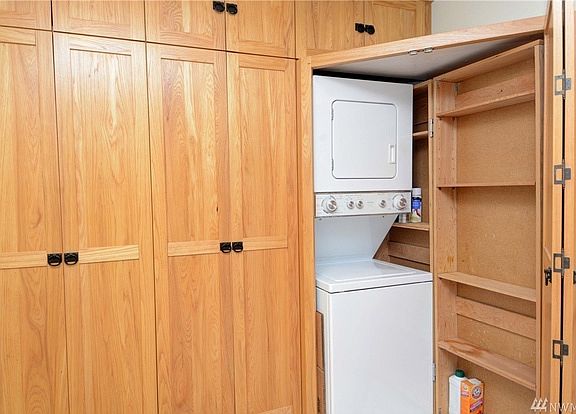 5th image of 11012 NE 68th St APT 526