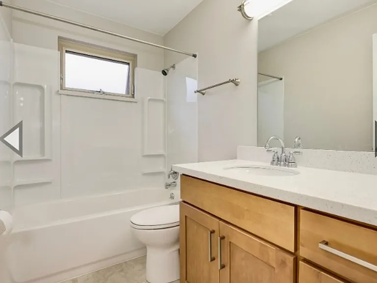 14th Ave Apartments — Photo 15