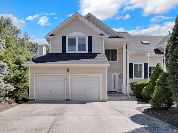 30 Vantage Ct, Port Jefferson, NY 11777