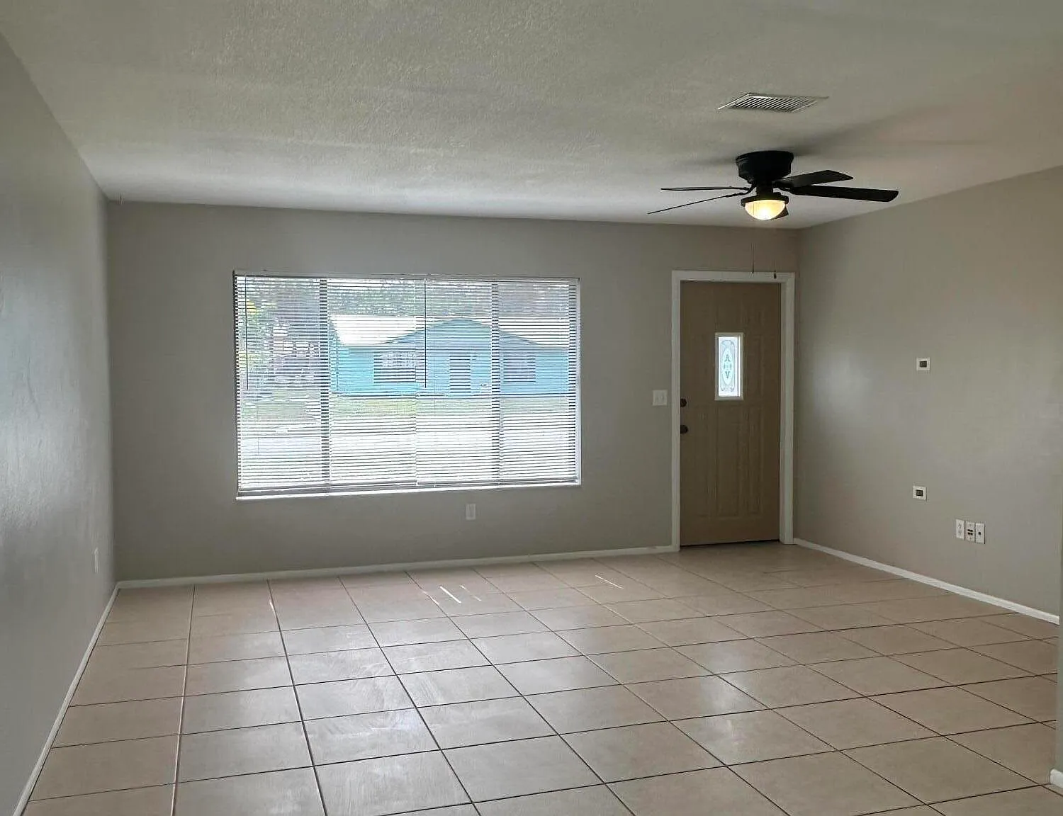 2 bed, 1.0 bath, 900 sqft, $1,600 — Photo 2