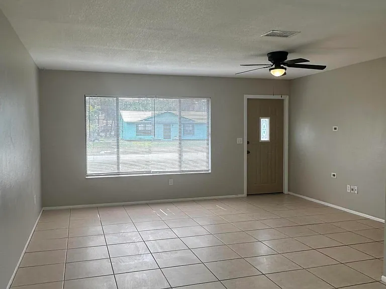 511 Dinner St NE — Photo 2