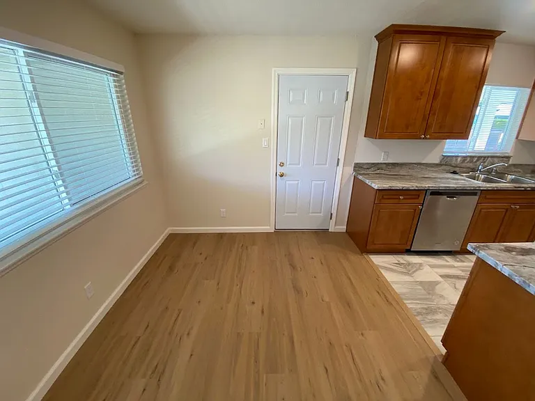 9898 Meteor Dr — Photo 19
