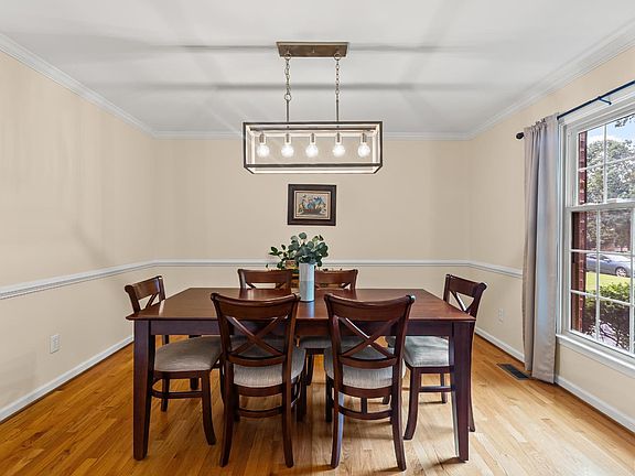 5th image of 212 Honey Tree Ln