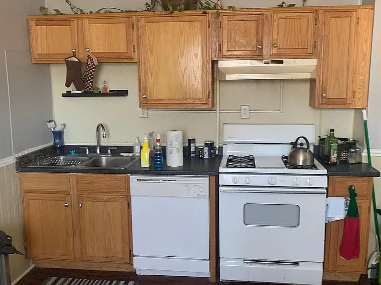 847 Summer St NE — Photo 3