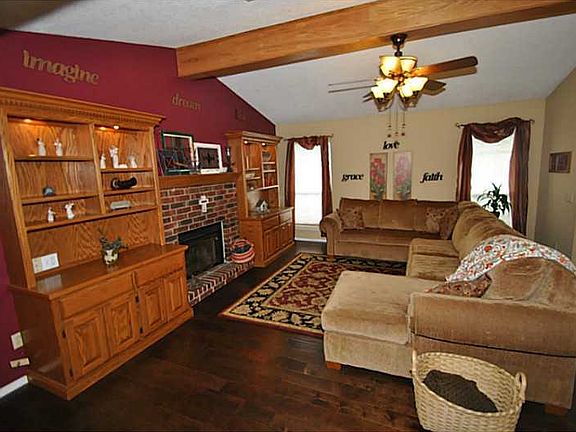 5th image of 219 Jonathan Dr
