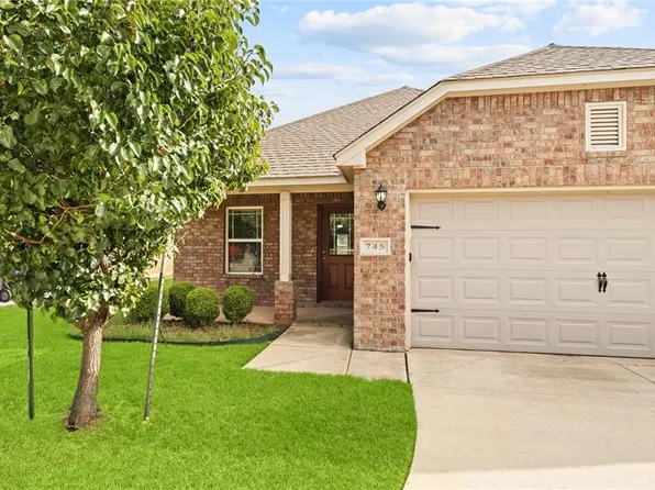 745 Christian Ln, Yukon, OK 73099