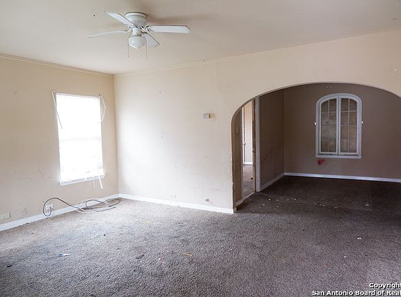 5th image of 327 Hearne Ave