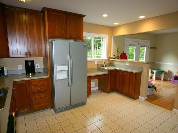 3rd image of 8734 Cherry Dr