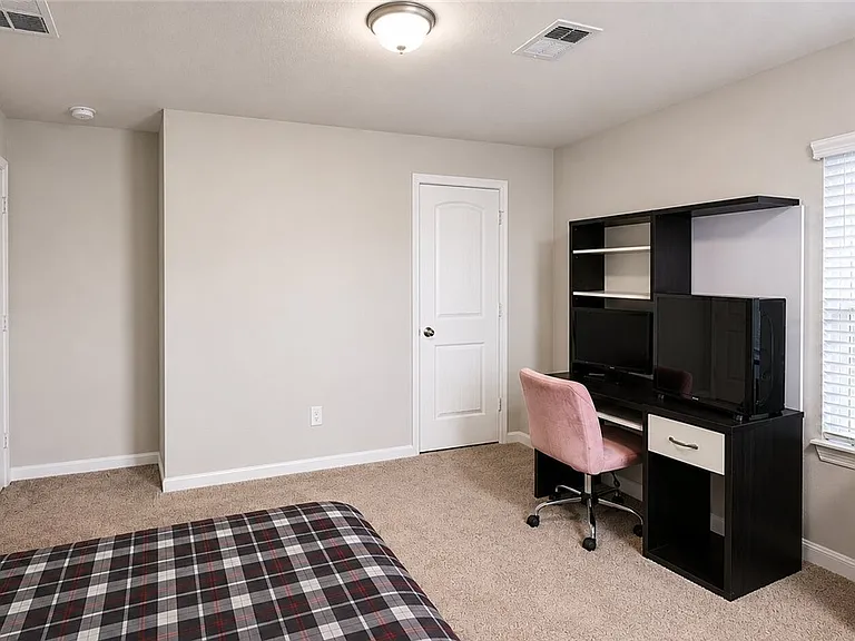 969 Crossing Dr — Photo 12