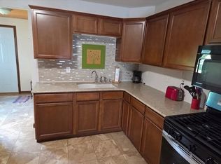 321 Belle St, Waterloo, IA 50702