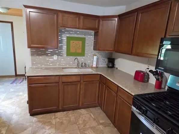 321 Belle St, Waterloo, IA 50702