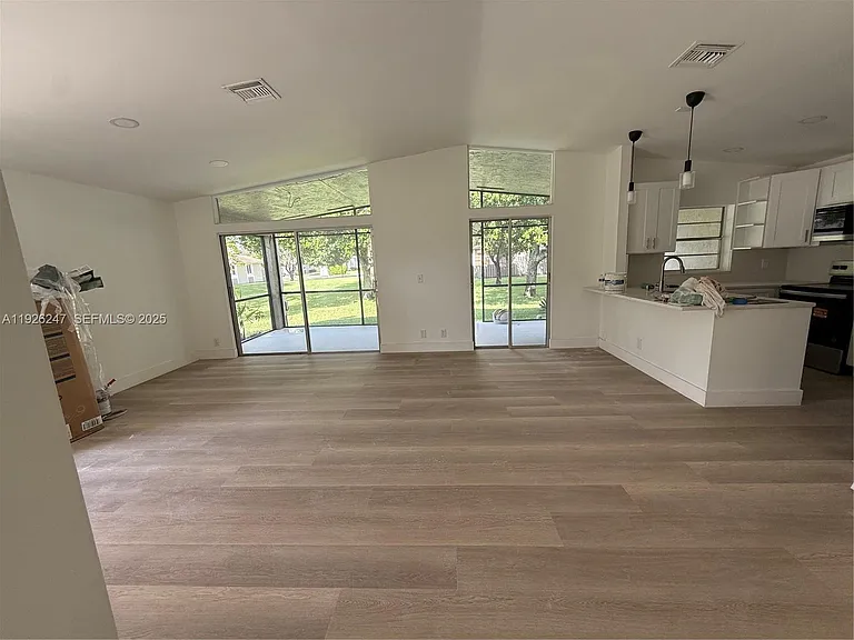 15749 NE Woodgate Ct — Photo 7