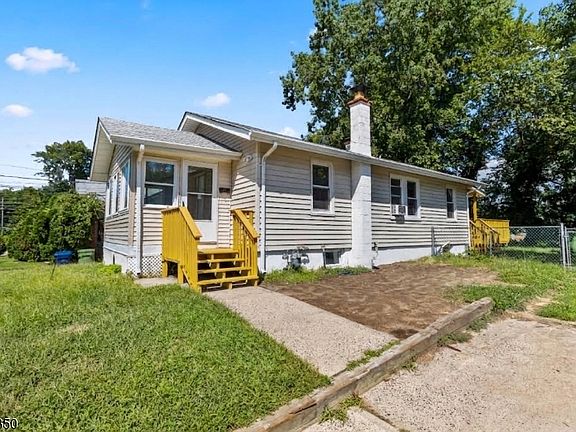 2nd image of 125 Anelve Ave