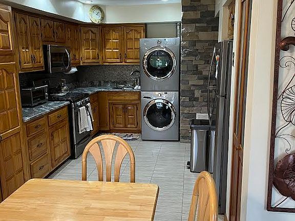 5th image of 39 Lombard Ct #A