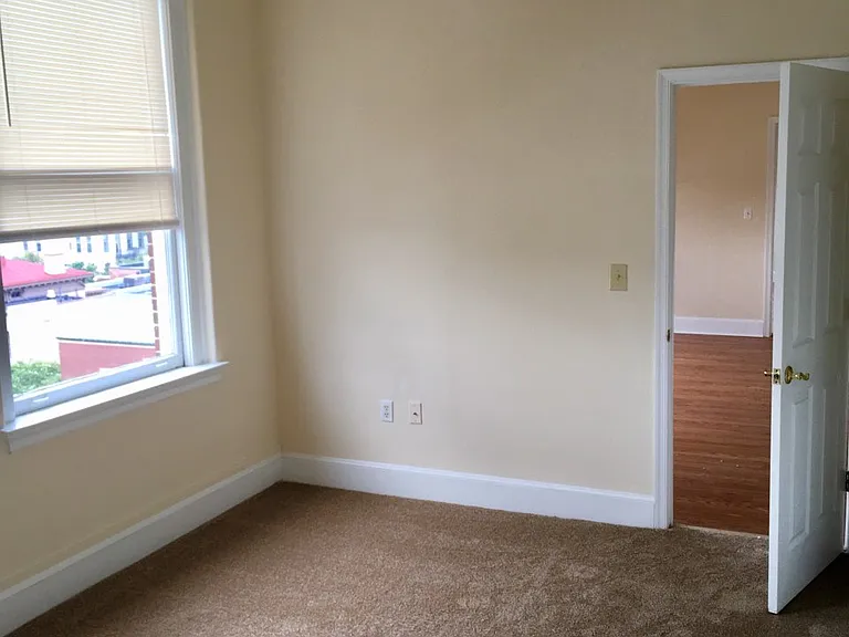 Linden Towers — Photo 29
