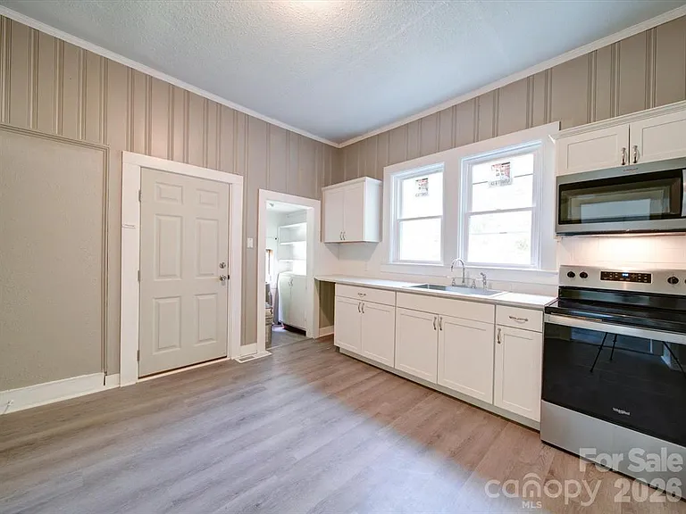 720 S Main St — Photo 8