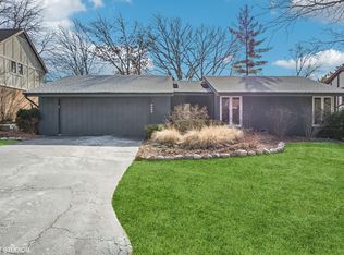 6462 Cherokee Dr, Indian Head Park, IL