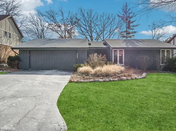 6462 Cherokee Dr, Indian Head Park, IL 60525
