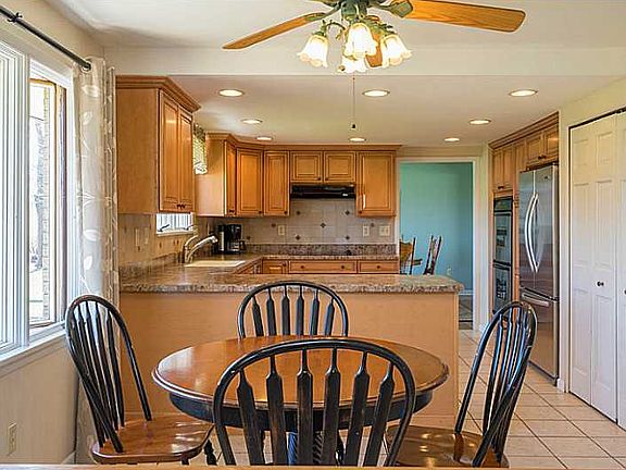 5th image of 6970 Sylmar Ct