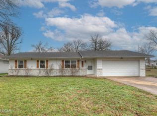 1617 Glenwood Pl, Carthage, MO 64836